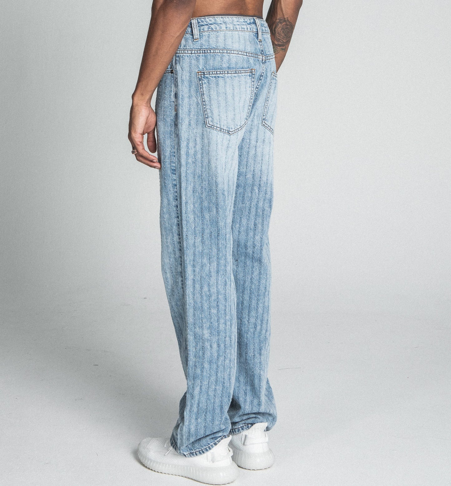 AJ01L-2 CLASSIC BLUE THREAD LINE LOOSE JEANS