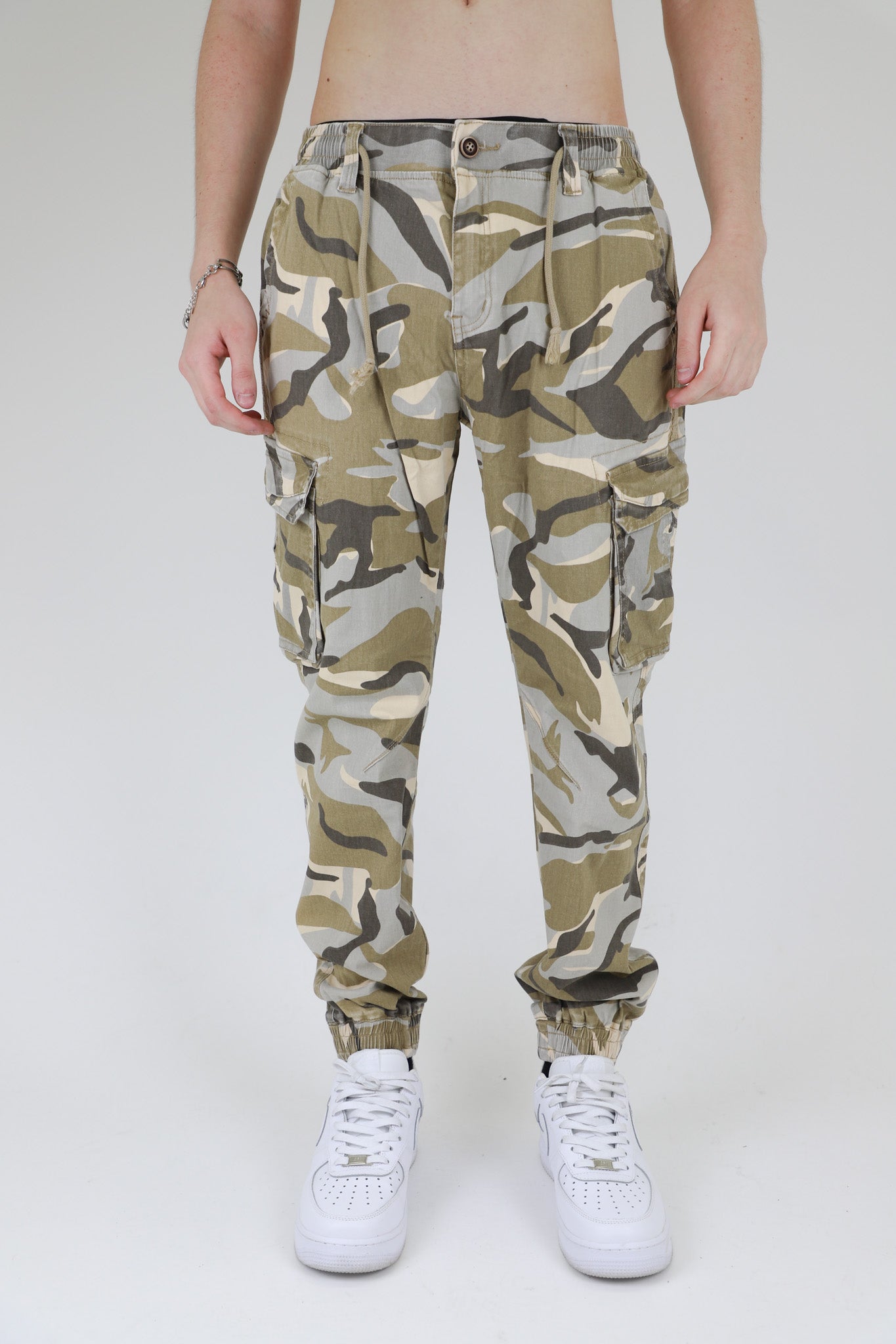 AR1001 LIGHT CAMO CARGO JOGGERS