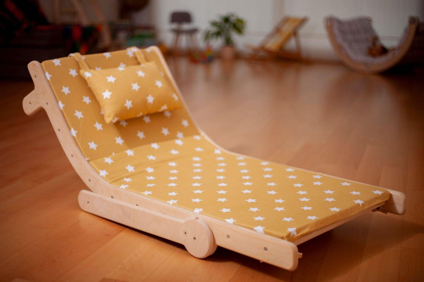 Adjustable Lounge Chair with Comfy Pad