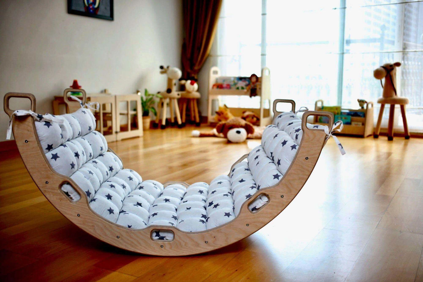 Climbing Arch / Rocker with Star Pattern Pillow