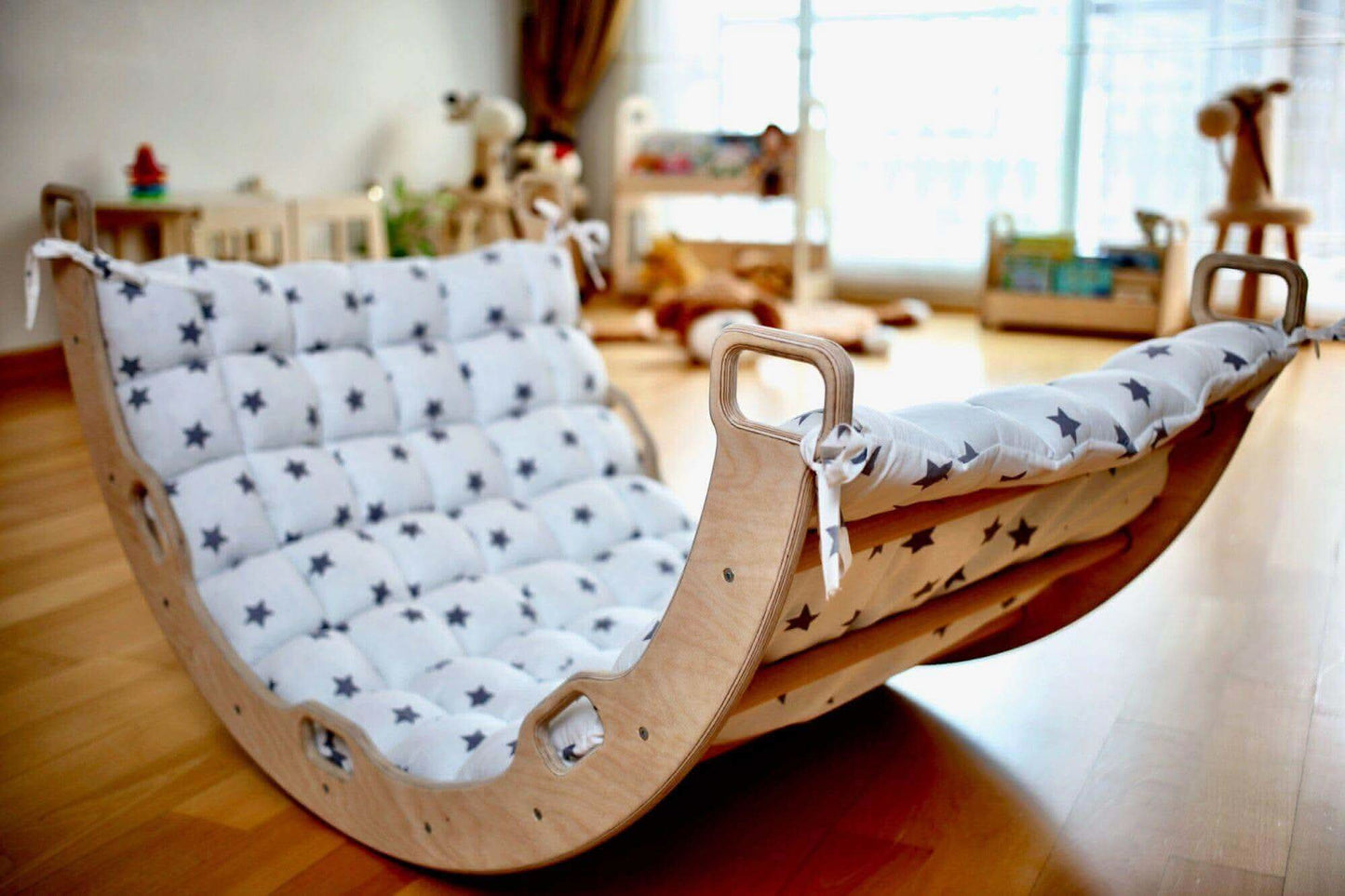 Climbing Arch / Rocker with Star Pattern Pillow