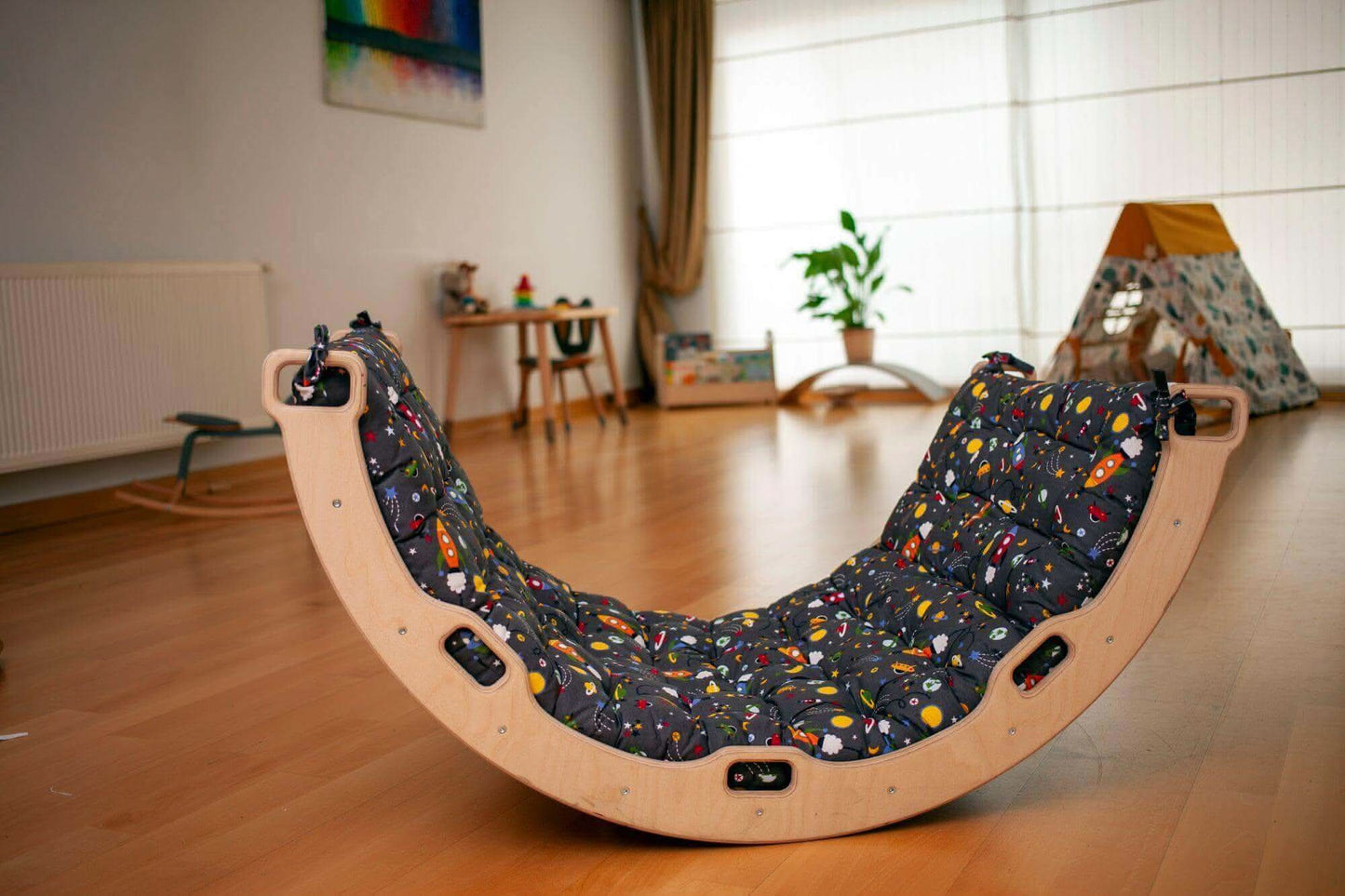 Climbing Arch / Rocker with Space Pattern Pillow