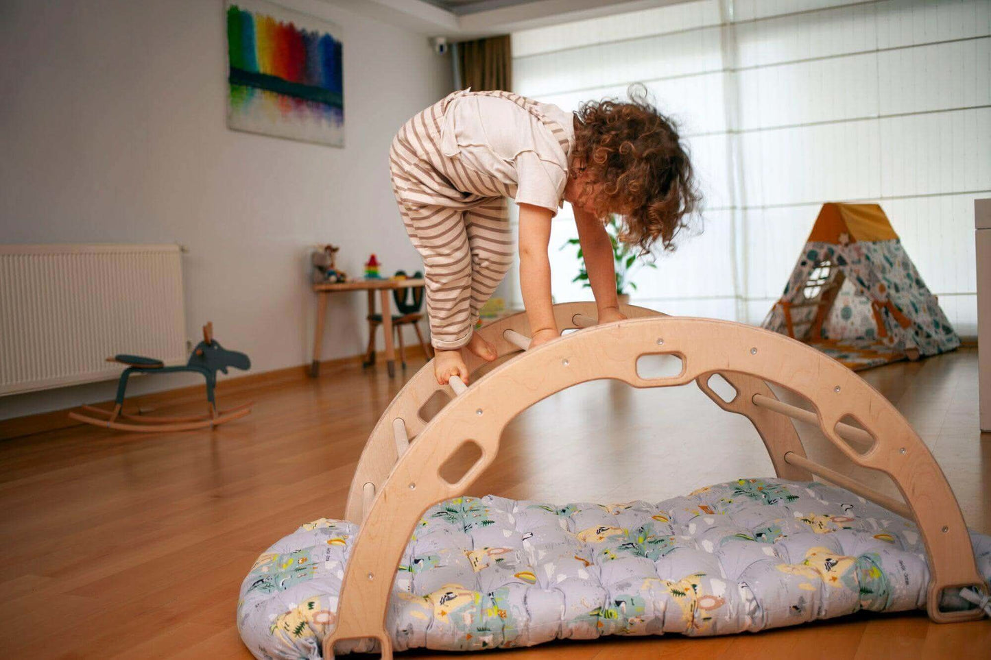 Climbing Arch / Rocker with Map Pattern Pillow