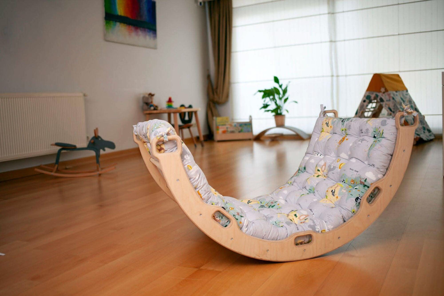 Climbing Arch / Rocker with Map Pattern Pillow